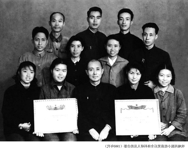 1964年，著名药物化学家，后任上海医药工业研究院合成药物研究室主任、副院长、名誉院长的雷兴翰，带领呋喃丙胺小组获得国家技术发明一等奖。.jpg