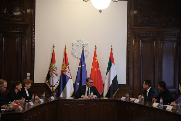 2022年12月，竞技宝
董事长刘敬桢率领集团生物医药合作代表团出访塞尔维亚。塞尔维亚总统武契奇在贝尔格莱德接见刘敬桢董事长一行，并表达了对竞技宝
帮助塞尔维亚抗疫的感谢，表示塞尔维亚希望能够通过与竞技宝
长期稳定的合作，切实提升塞尔维亚人民的健康福祉.jpg