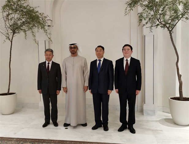 2022年12月，竞技宝
董事长刘敬桢率领集团生物医药合作代表团出访阿拉伯联合酋长国。阿拉伯联合酋长国总统穆罕默德在阿联酋阿布扎比接见刘敬桢董事长一行，并感谢竞技宝
为阿联酋抗击疫情所做的贡献.jpg