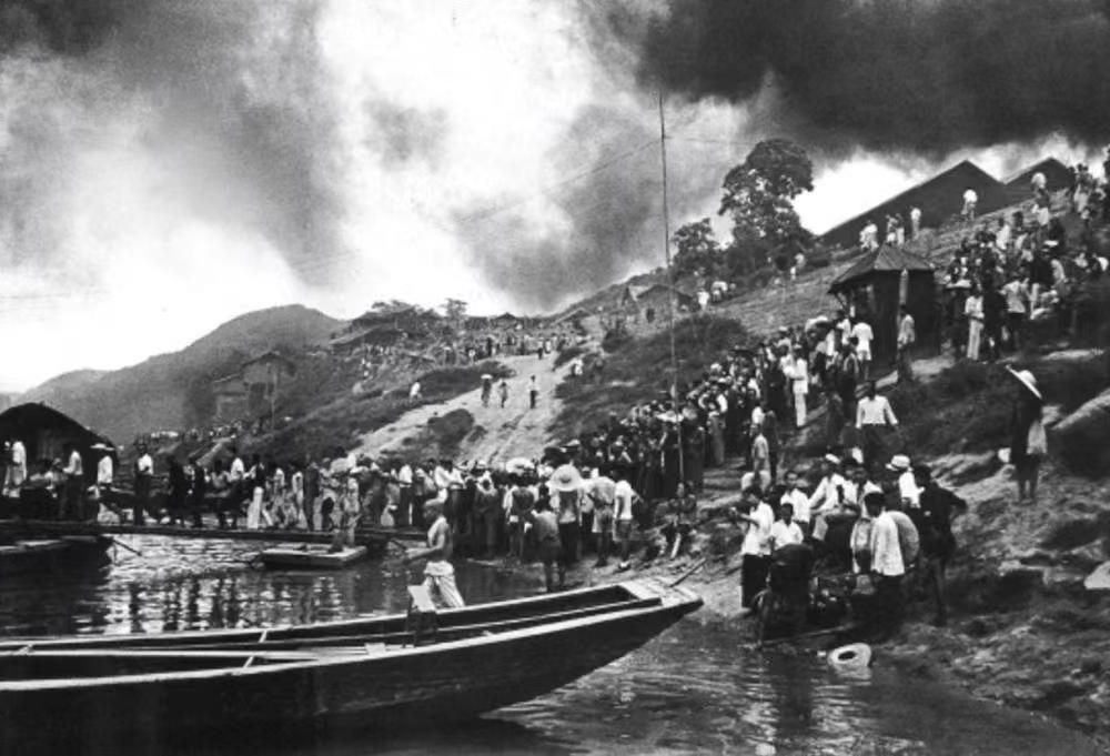 1937年抗日战争全面爆发，麻经处在重庆筹建中央制药厂 (西南药业的前身)，生产的麻醉药品主要供给各战区、作战部队、医院等。8年抗战期间，麻经处为抗日战争中数百个师级以上单位提供了大量麻醉药品，普通药品直接销售给卫生署领导的“战时药品经理委员会”。中央制药厂为夺取抗日战争的全面胜利作出载入史册的贡献。.jpg