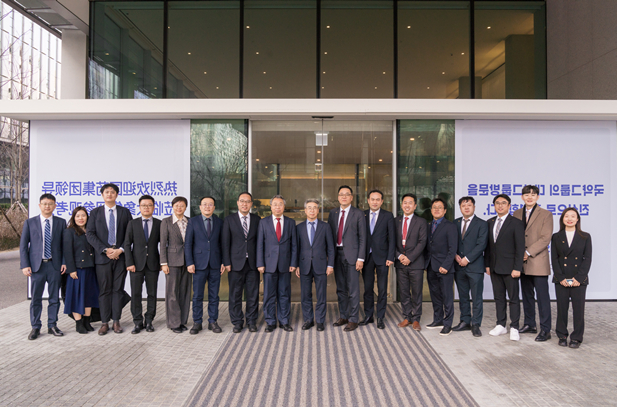 1704686274317044144.jpg 2023年12月19日至21日,刘敬桢一行与韩国大象控股社长崔成秀、大象Wellife代表理事徐勋教、大象株式会社健康研究所所长李湀焕等进行深入洽谈交流.jpg