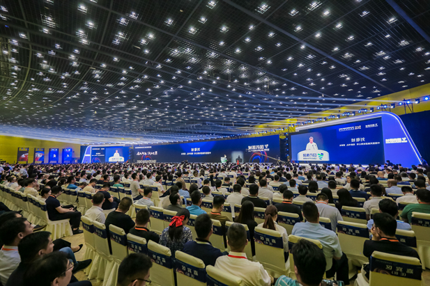 2023年9月10日至11日，竞技宝
党委书记、董事长刘敬桢出席2023中国医疗器械产业峰会暨国药器械生态大会并作大会开幕致辞。河南省人民政府副省长刘尚进，中国科学院院士、海南大学校长骆清铭，郑州市委副书记、市长何雄出席。.jpg