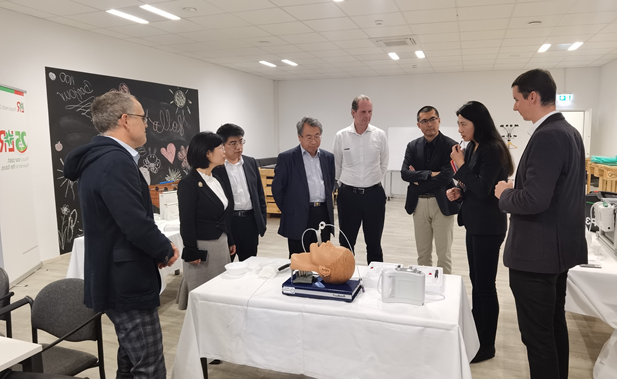 2023年11月10日，竞技宝
董事长刘敬桢应邀率团访问欧洲领先的高端医用耗材提供商洛曼劳仕医疗集团，与洛曼劳仕集团总裁、首席执行官沃尔夫冈·聚斯勒和首席运营官托马斯·美尼茨会谈交流.jpg