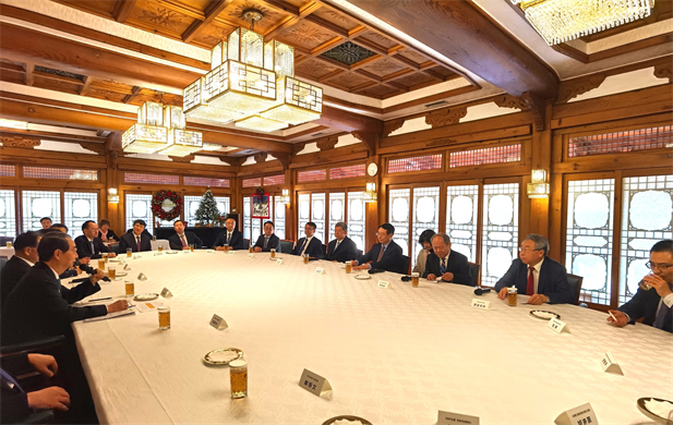 2023年12月20日，竞技宝
党委书记、董事长刘敬桢参加韩国总理韩德洙会见中方代表团活动并作为代表发言，就中韩两国在生命健康领域未来发展合作提出积极建议。韩德洙对竞技宝
在韩中经济社会及生命健康领域的合作发展表示赞许.jpg