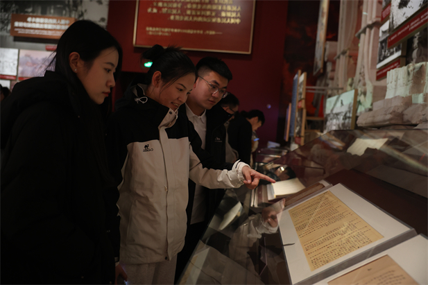 党史馆参观 (2).jpg