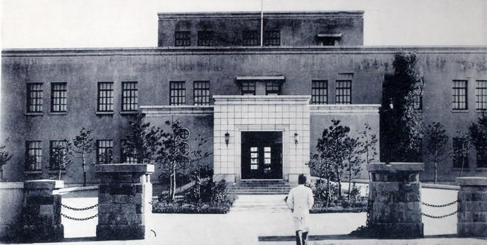 1946年，东北民主联军接管长春卫生技术厂，后改称东北卫生技术厂（长春生物制品研究所前身）