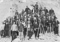 1960年2月，山西省平陆县修路工人食物中毒，中国医药公司北京采购供应站（国药股份北京公司前身）及时筹措药品，拯救了61条生命