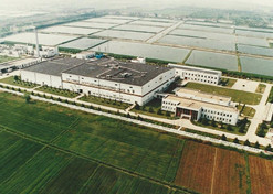 1982年，国药外贸与瑞典法玛西亚普强公司合资建立华瑞制药有限公司。华瑞制药是第一家中瑞合资企业。