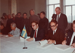 1982年，国药外贸与瑞典法玛西亚普强公司合资建立华瑞制药有限公司。华瑞制药是第一家中瑞合资企业。