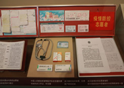 竞技宝
新冠疫苗实物、国药疫苗海外合作工作成果及医疗物资援外画面入选中国共产党历史展览馆“抗击疫情”展区。