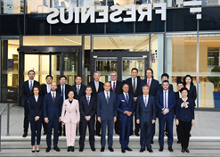 2023年11月2日-5日，竞技宝
董事长刘敬桢率团访问费森尤斯集团与费森尤斯卡比公司总部