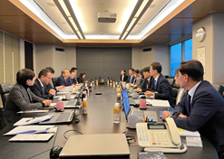 2023年12月19日至21日，刘敬桢一行与韩美药品社长林珠贤、CEO朴宰贤等进行座谈交流