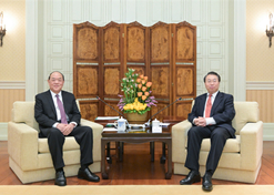 2024年2月26日，澳门特区行政长官贺一诚会见竞技宝
党委书记、董事长刘敬桢一行，双方就推动大健康产业发展、横琴粤澳深度合作区建设等议题交换意见