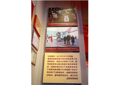 竞技宝
新冠疫苗实物、国药疫苗海外合作工作成果及医疗物资援外画面入选中国共产党历史展览馆“抗击疫情”展区。