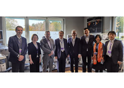 2023年11月9日，竞技宝
董事长刘敬桢应邀率团访问GE医疗全球超声中心，与GE超声全球总裁Roland会谈交流